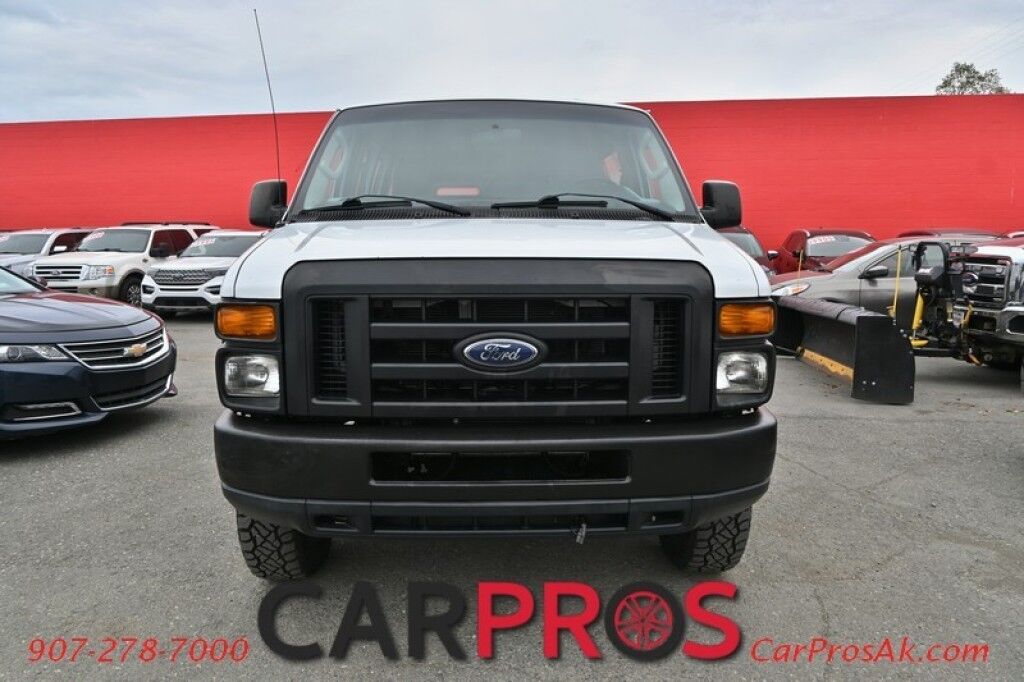 2011 Ford Econoline Wagon E350 XL - 5.4L V8 - Automatic - Quigley Conversion 4X4 - Auto Start - Seats 11 - Block Heater - Tow Package - Low Miles - 1 Owner