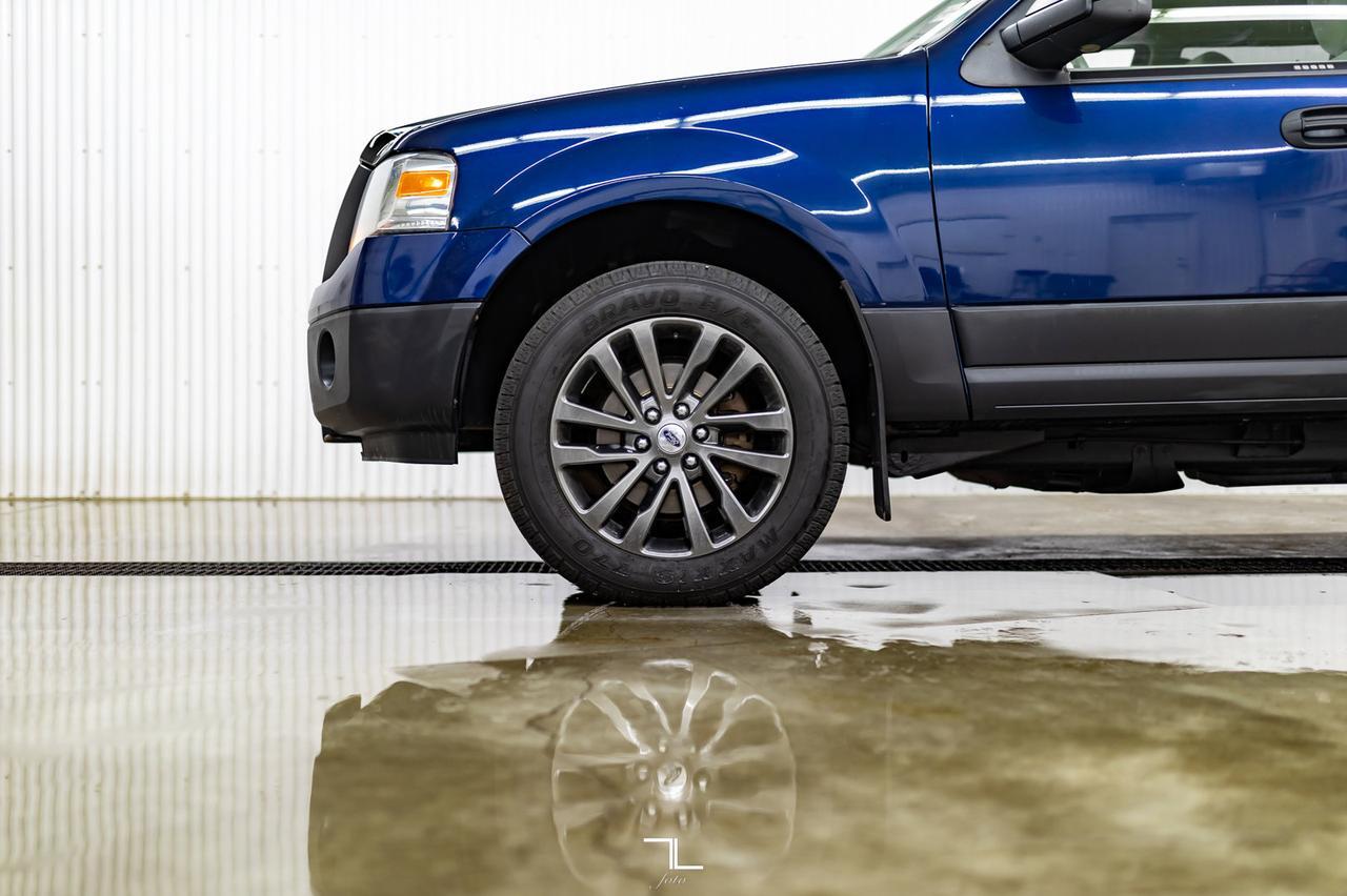 2011 Ford Expedition 4x4 XLT Red Deer AB