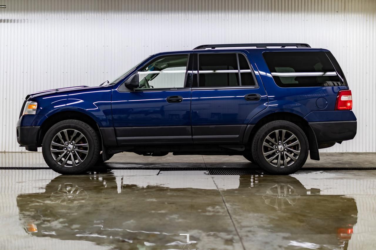 2011 Ford Expedition 4x4 XLT Red Deer AB