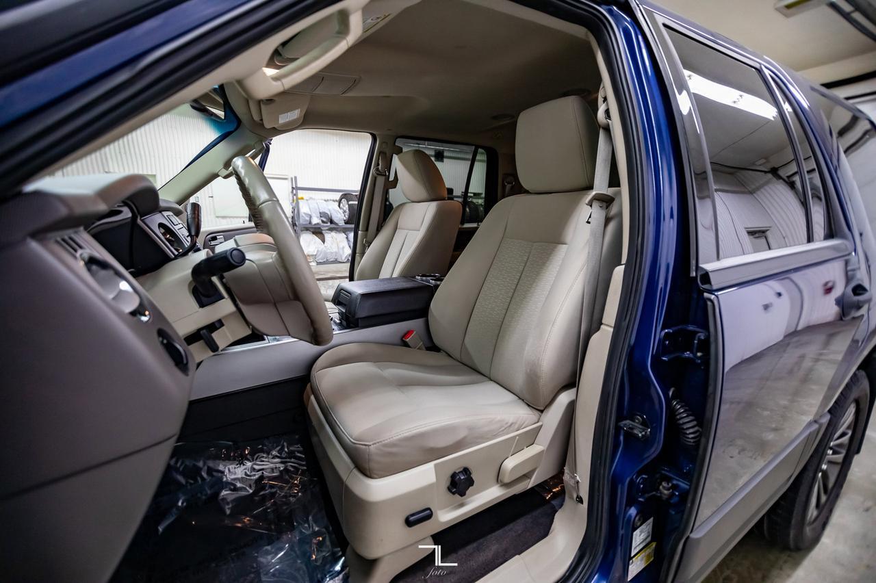 2011 Ford Expedition 4x4 XLT Red Deer AB