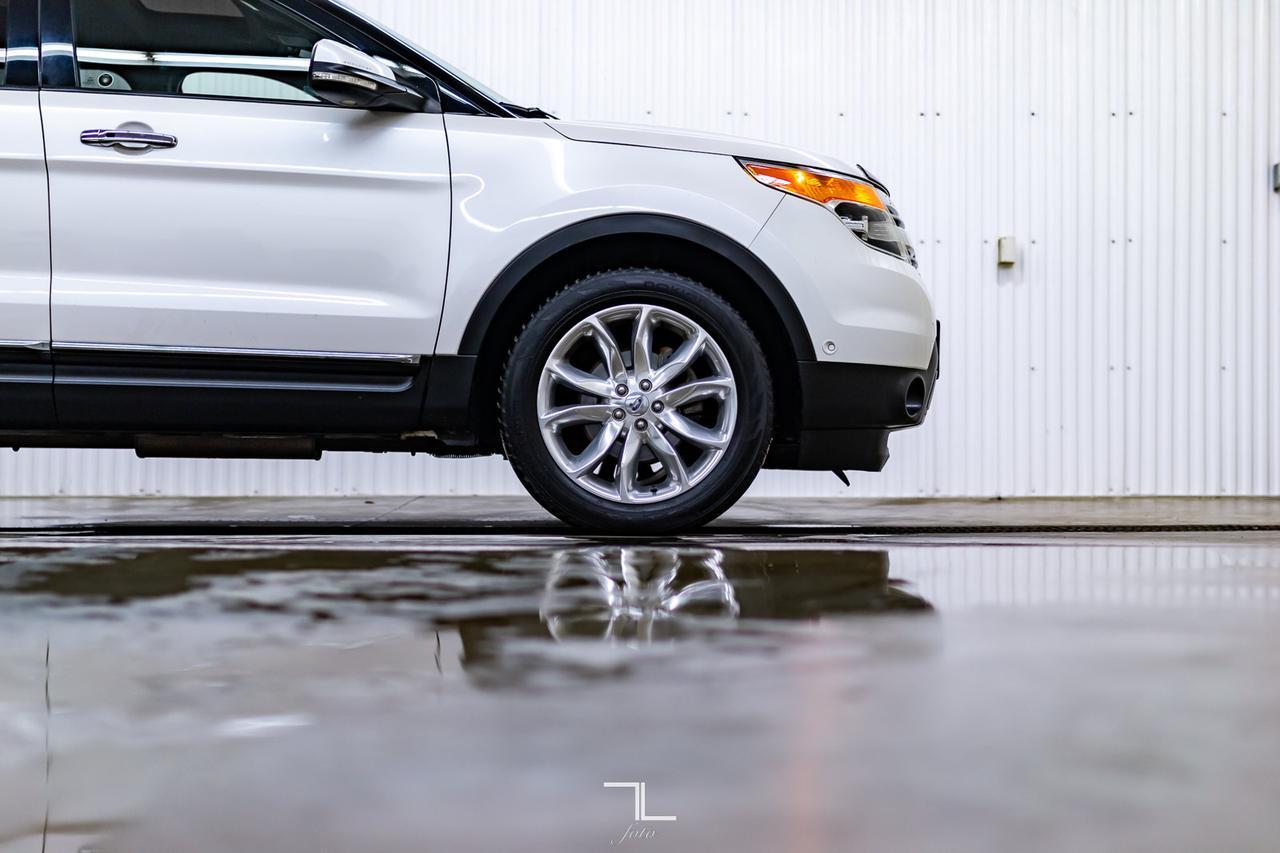 2011 Ford Explorer AWD Limited Leather Roof Nav BCam Red Deer AB