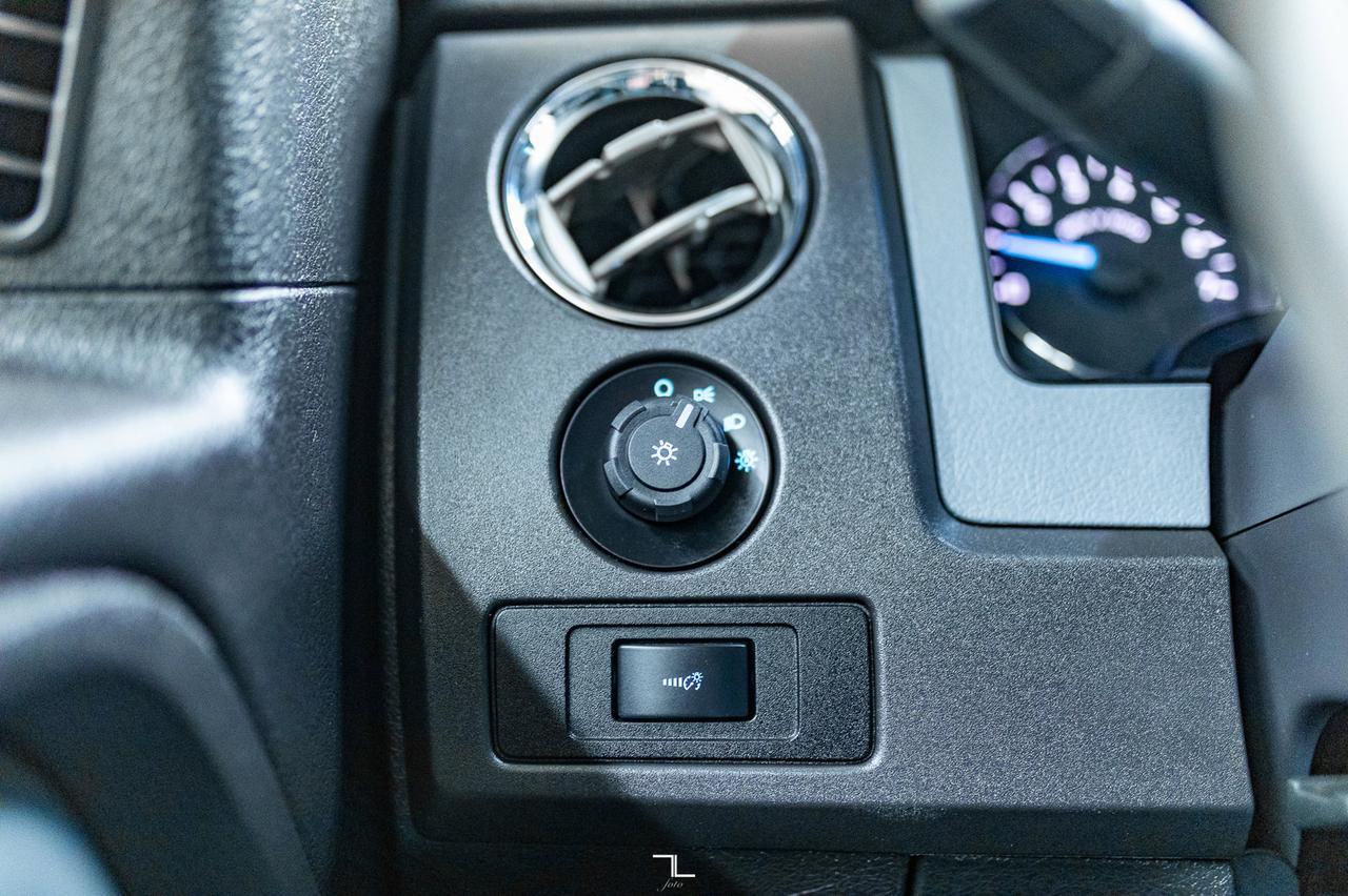 2011 Ford F-150 4x4 Super Cab XLT Longbox PSeat Red Deer AB