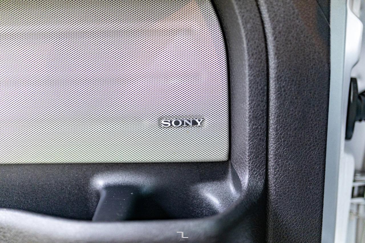 2011 Ford F-150 4x4 Super Crew Lariat Leather Roof BCam Red Deer AB