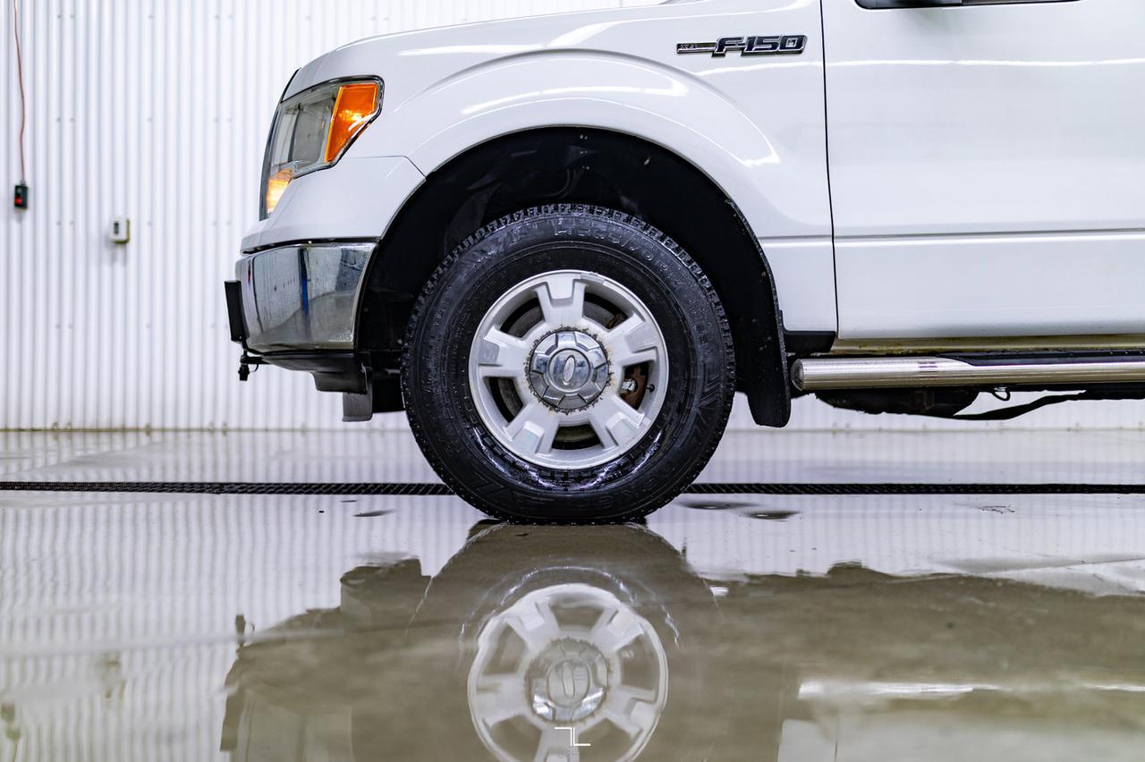 2011 Ford F-150 4x4 Super Crew XLT Longbox Red Deer AB