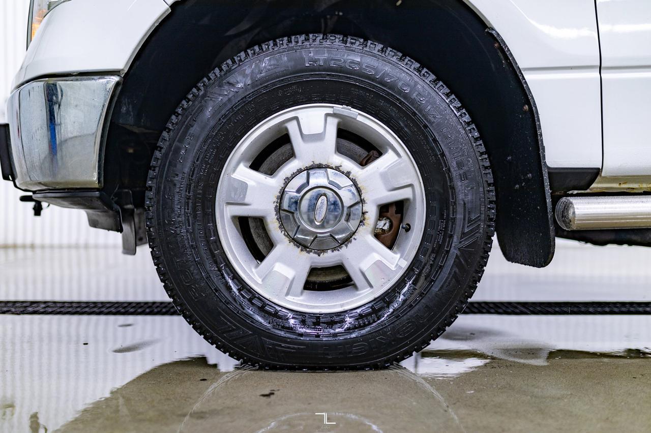 2011 Ford F-150 4x4 Super Crew XLT Longbox Red Deer AB