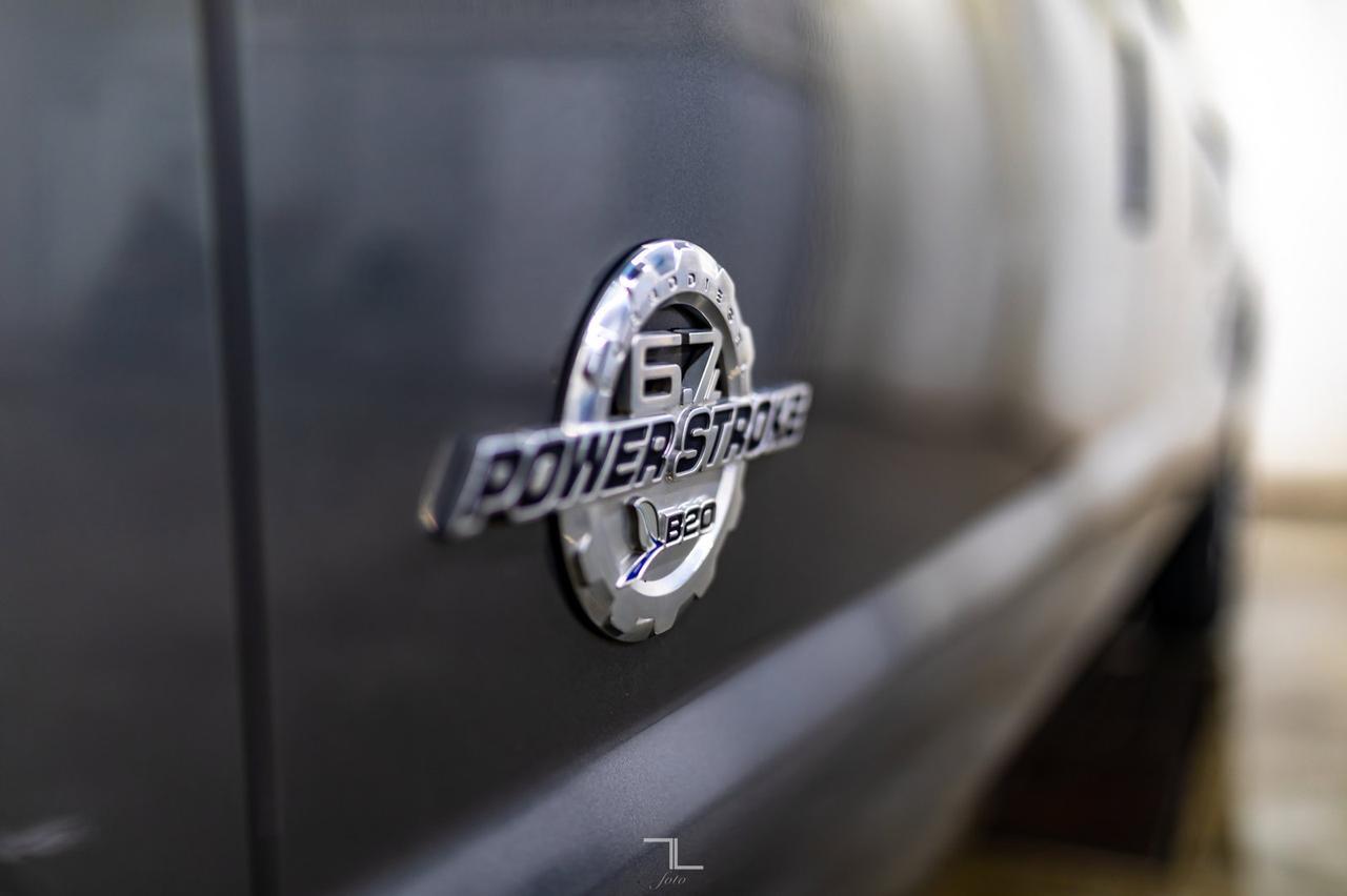 2011 Ford F-250 4x2 Crew Cab XLT Longbox Diesel Topper Red Deer AB