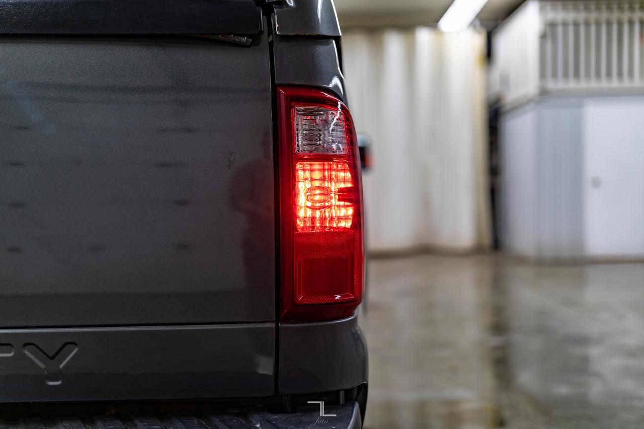 2011 Ford F-250 4x2 Crew Cab XLT Longbox Diesel Topper Red Deer AB