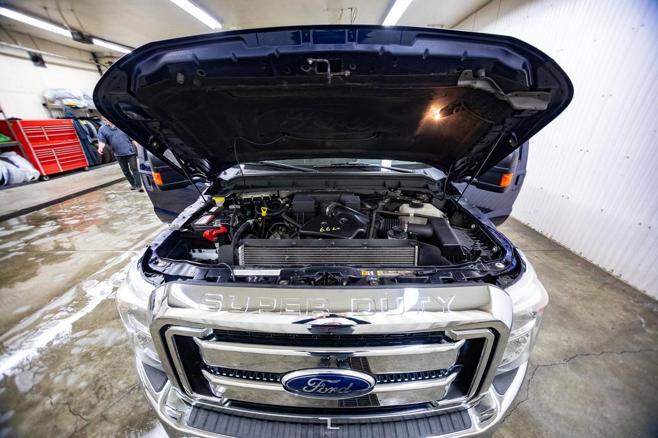 2011 Ford F-250 4x2 Crew Cab XLT PSeat Red Deer AB