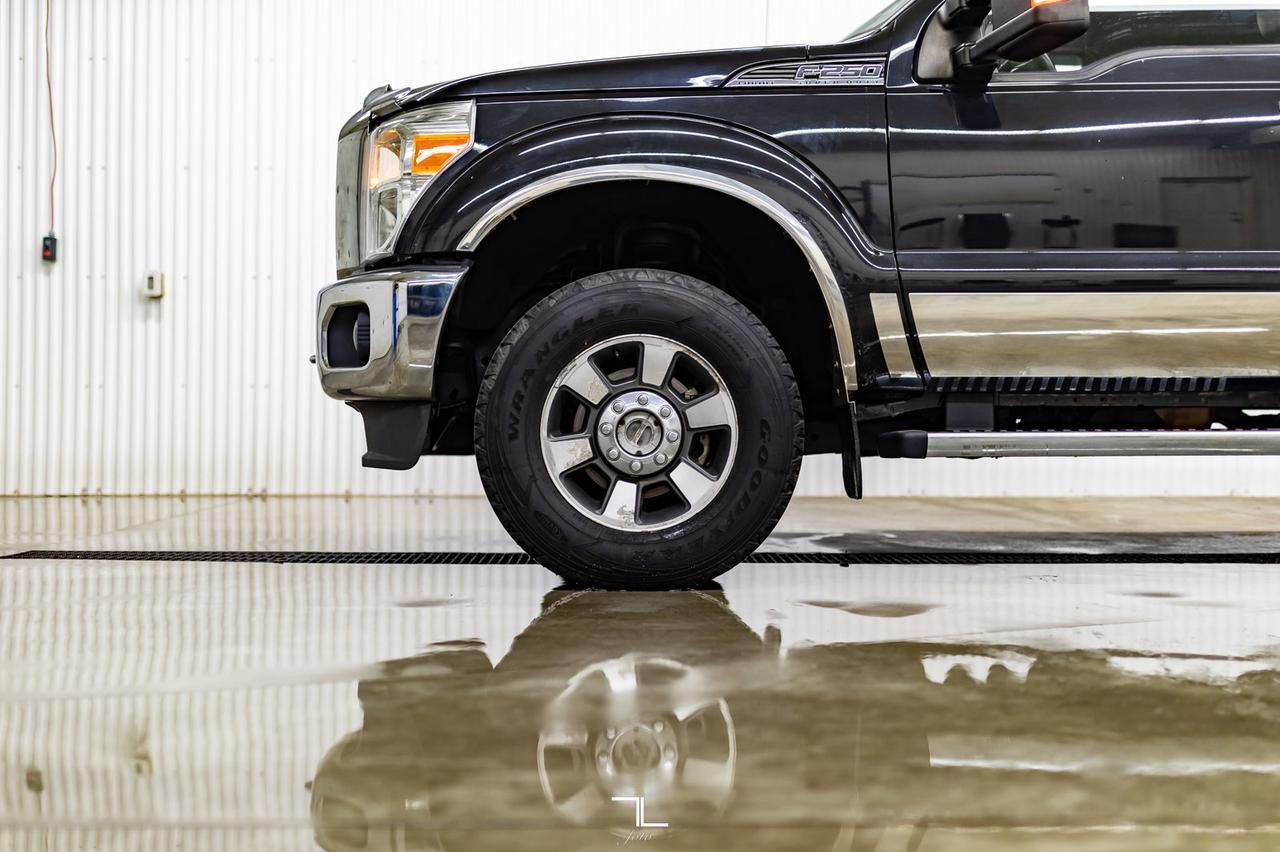 2011 Ford F-250 4x4 Crew Cab Lariat FX4 Leather Nav BCam Red Deer AB