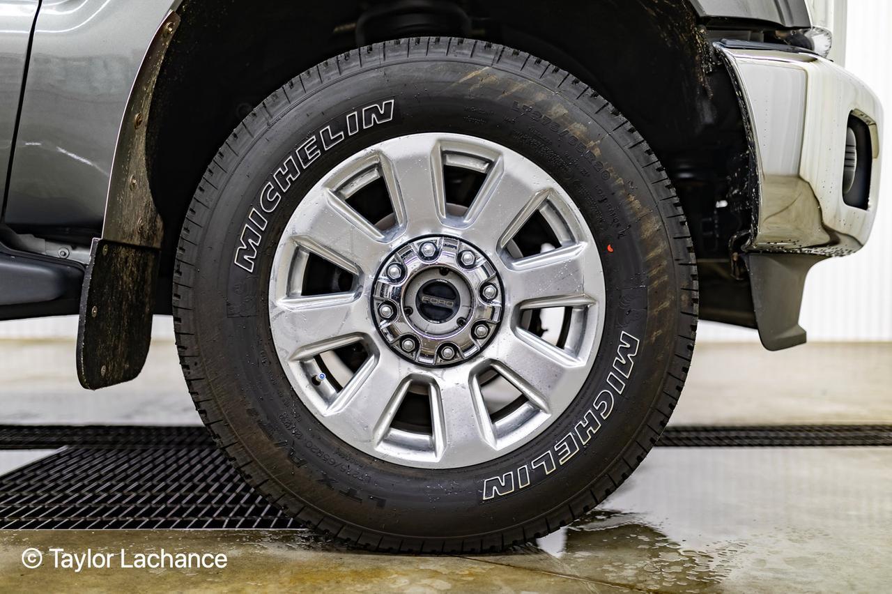 2011 Ford F-250 4x4 Crew Cab XLT FX4 BCam Red Deer AB