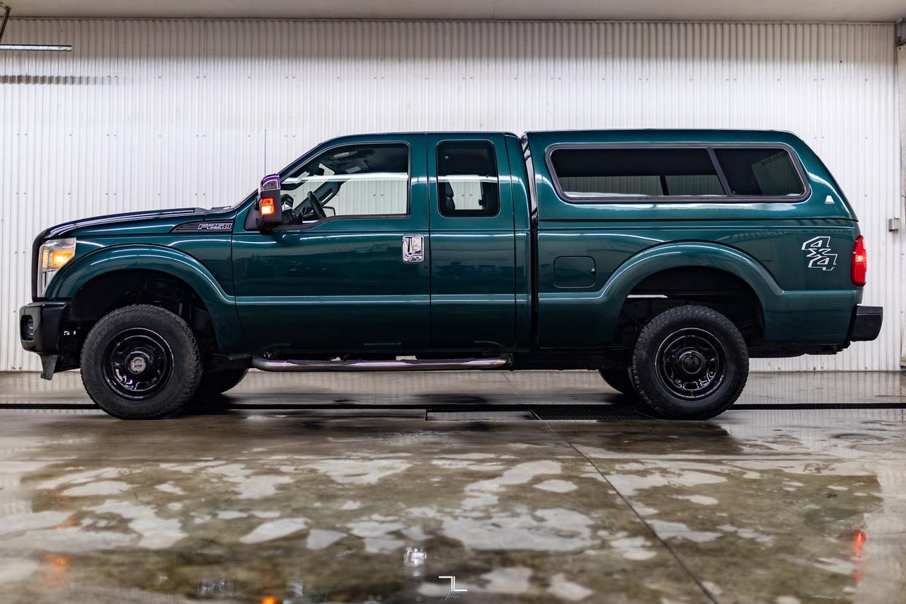 2011 Ford F-250 4x4 Super Cab XL Topper Red Deer AB