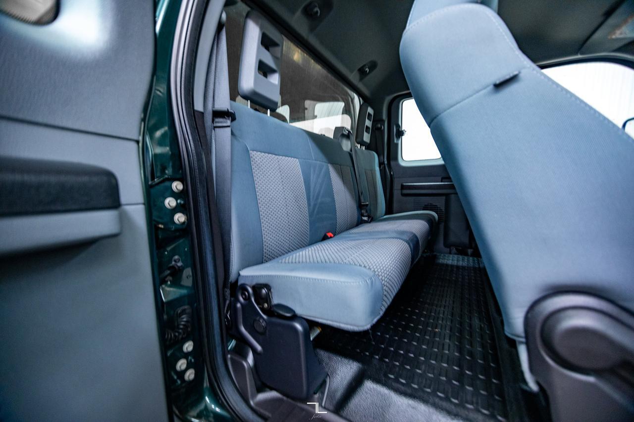 2011 Ford F-250 4x4 Super Cab XL Topper Red Deer AB