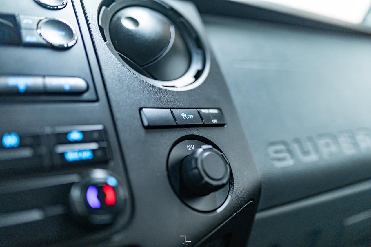 2011 Ford F-250 4x4 Super Cab XL Topper Red Deer AB