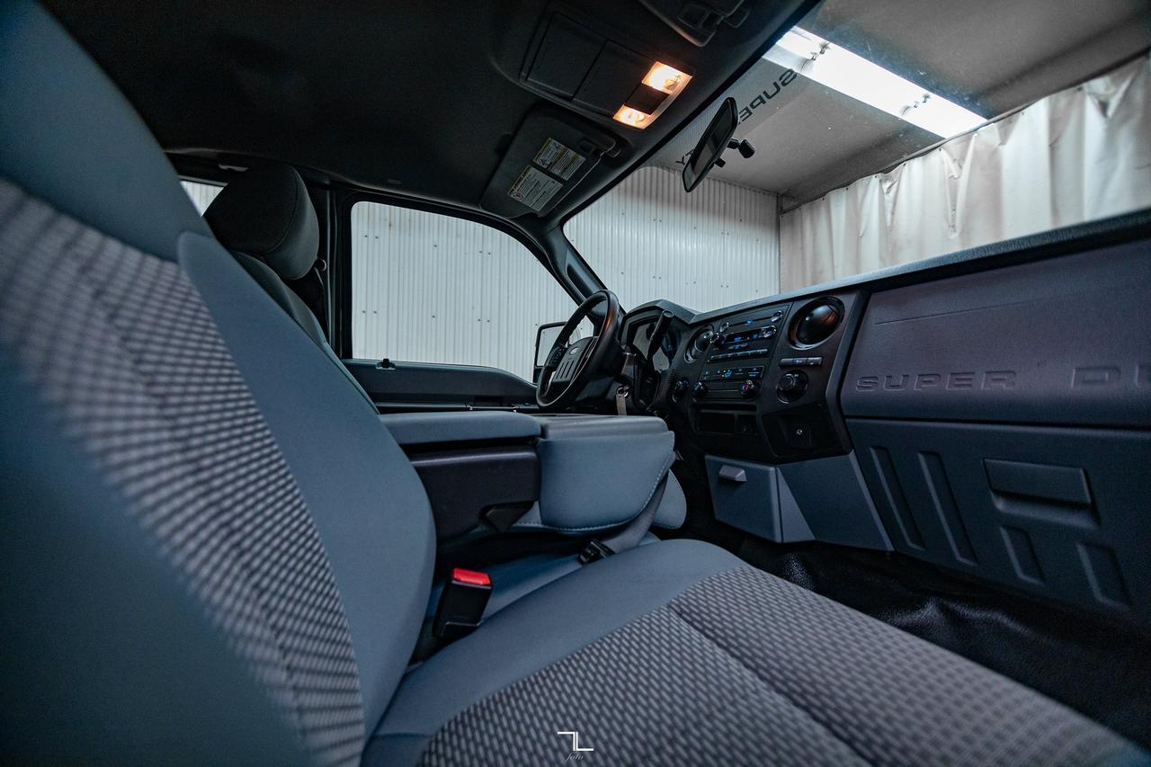 2011 Ford F-250 4x4 Super Cab XL Topper Red Deer AB
