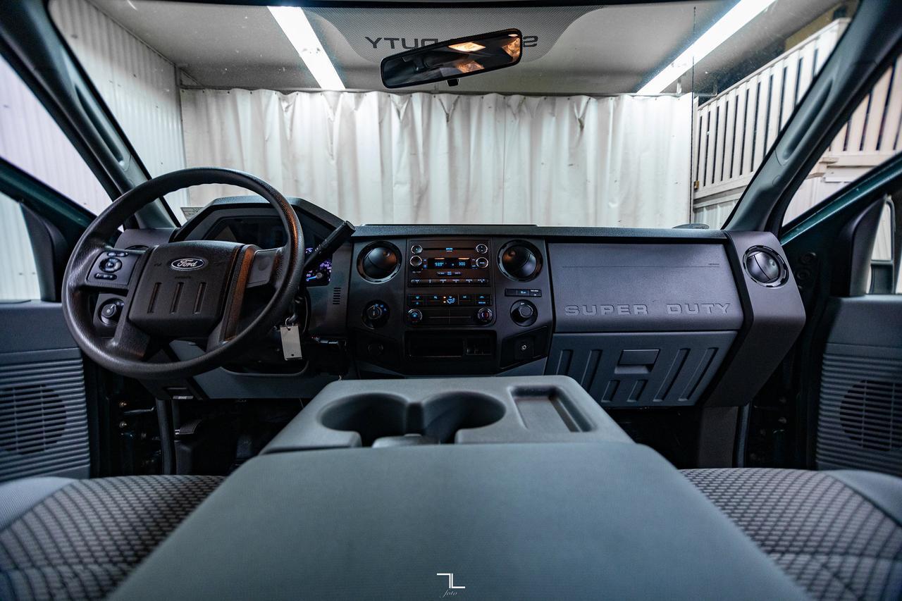 2011 Ford F-250 4x4 Super Cab XL Topper Red Deer AB