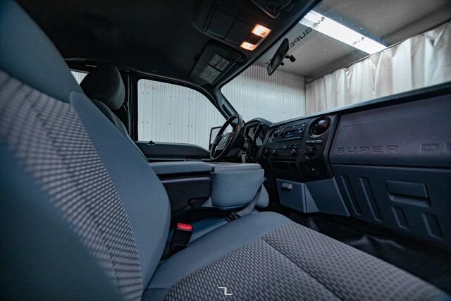 2011 Ford F-250 4x4 Super Cab XL Topper Red Deer AB