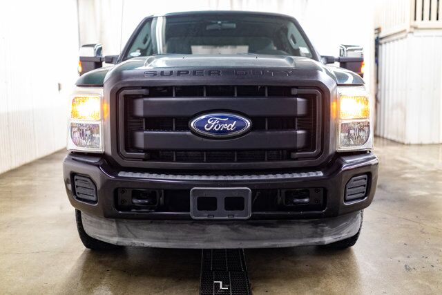 2011 Ford F-250 4x4 Super Cab XL Topper Red Deer AB