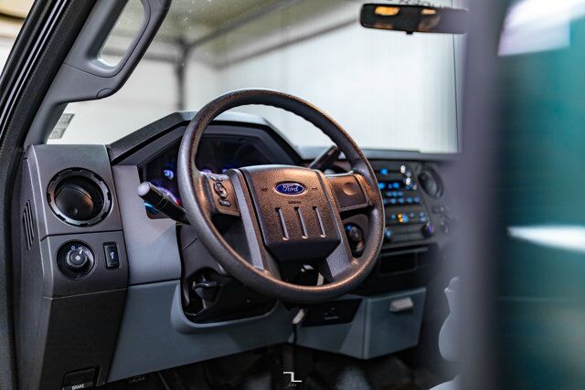 2011 Ford F-250 4x4 Super Cab XL Topper Red Deer AB