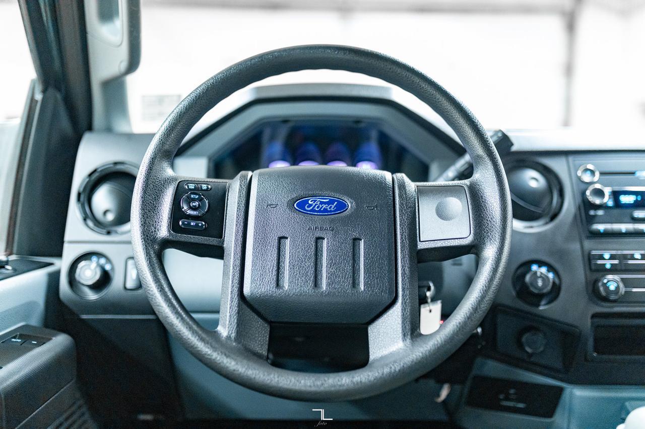 2011 Ford F-250 4x4 Super Cab XL Topper Red Deer AB