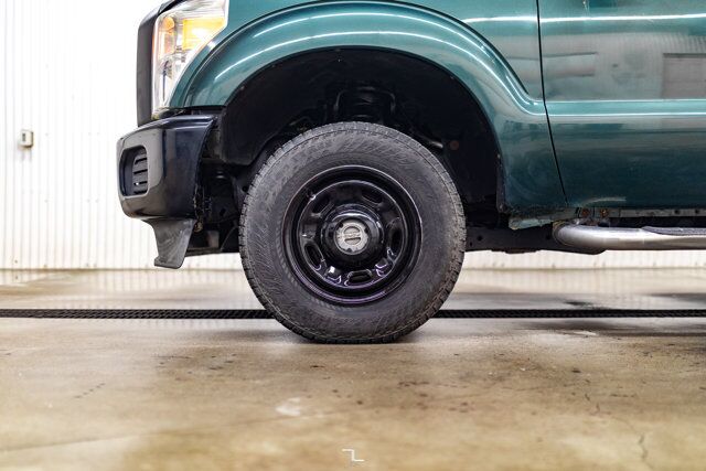 2011 Ford F-250 4x4 Super Cab XL Topper Red Deer AB