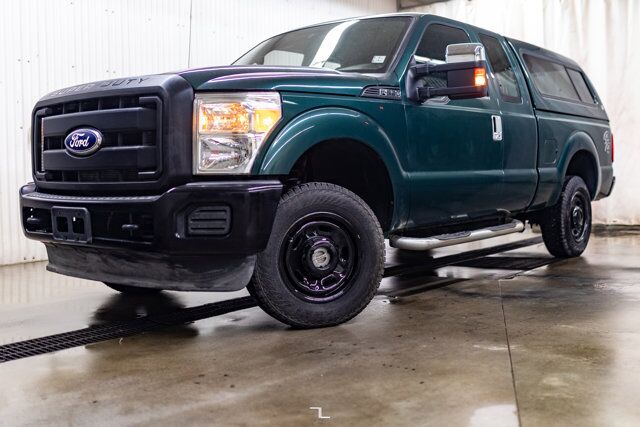 2011 Ford F-250 4x4 Super Cab XL Topper Red Deer AB