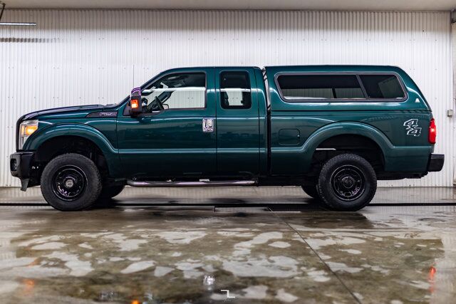 2011 Ford F-250 4x4 Super Cab XL Topper Red Deer AB