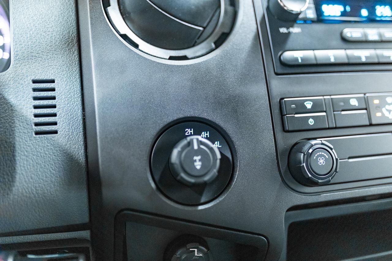 2011 Ford F-250 4x4 Super Cab XL Topper Red Deer AB