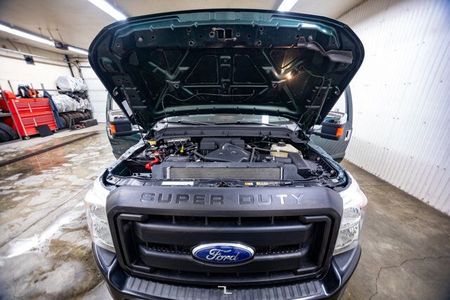 2011 Ford F-250 4x4 Super Cab XL Topper Red Deer AB