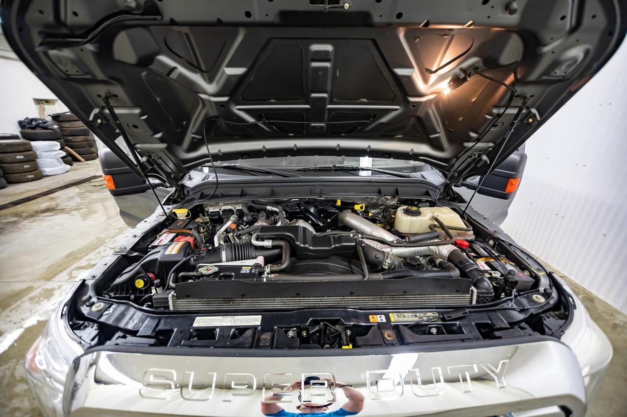 2011 Ford F-350 4x4 Crew Cab Lariat FX4 Longbox Diesel Leather Red Deer AB