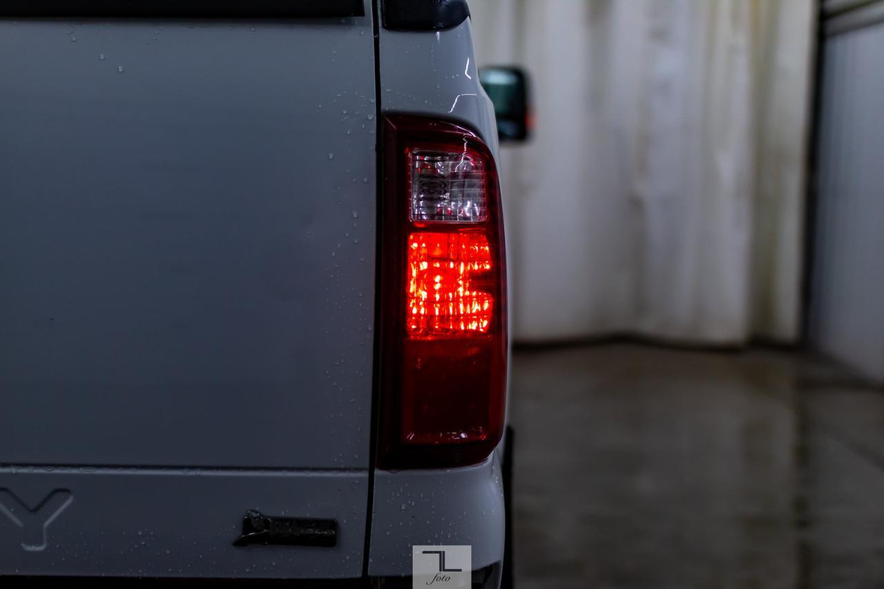 2011 Ford F-350 4x4 Crew Cab XLT FX4 Longbox BCam Red Deer AB