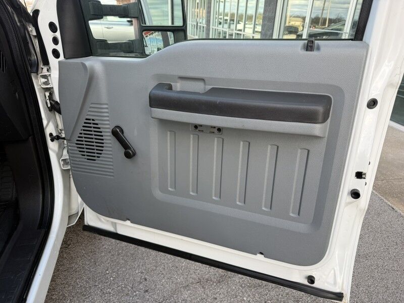 2011 Ford F-350 SRW Flatbed w/ Lift Gate 38k mi's XL Collinsville OK