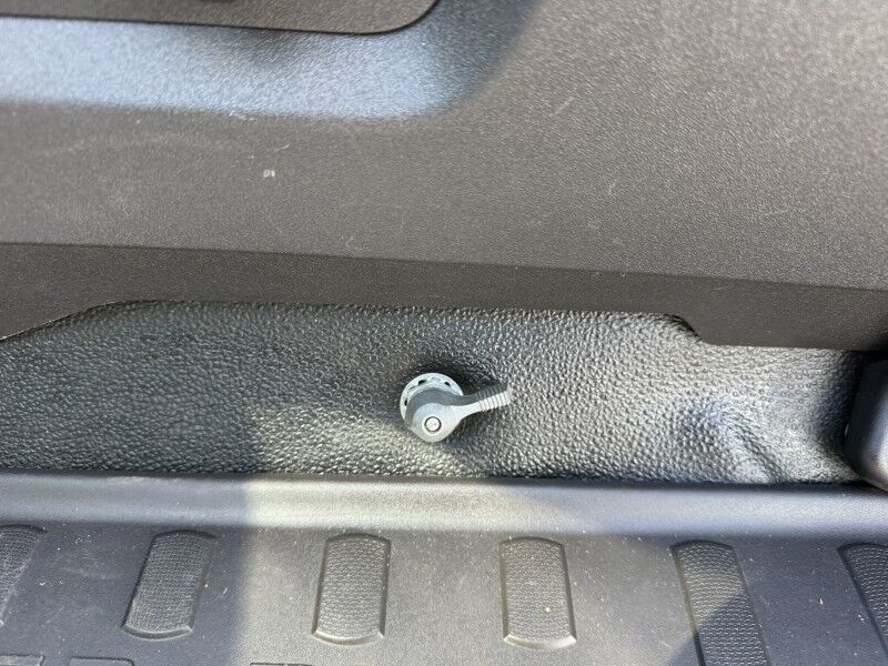 2011 Ford F-350 SRW Flatbed w/ Lift Gate 38k mi's XL Collinsville OK