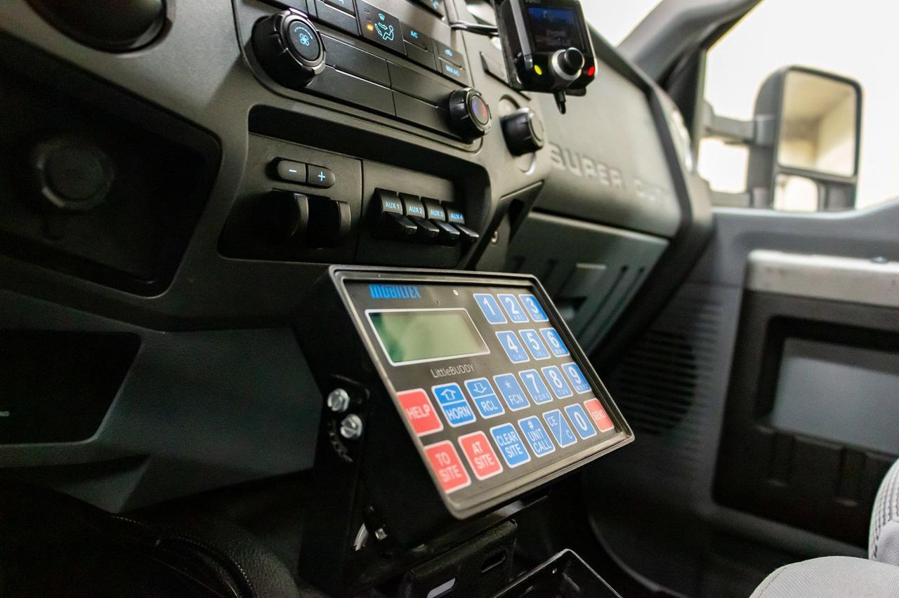 2011 Ford F-450 4x4 Super Cab XLT Deck Power Tailgate Red Deer AB