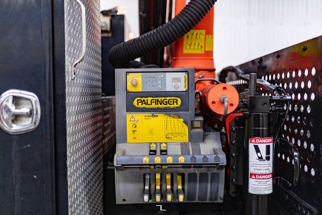 2011 Ford F-550 4x4 Crew Cab XLT Picker Diesel Red Deer AB