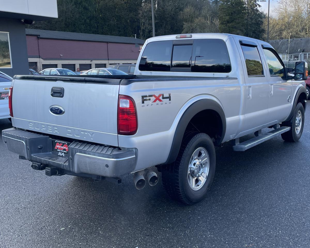 2011 Ford F350 Super Duty Crew Cab Lariat Pickup 4D 6 3/4 ft