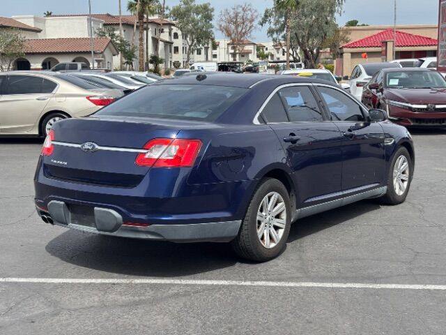 2011 Ford Taurus SE