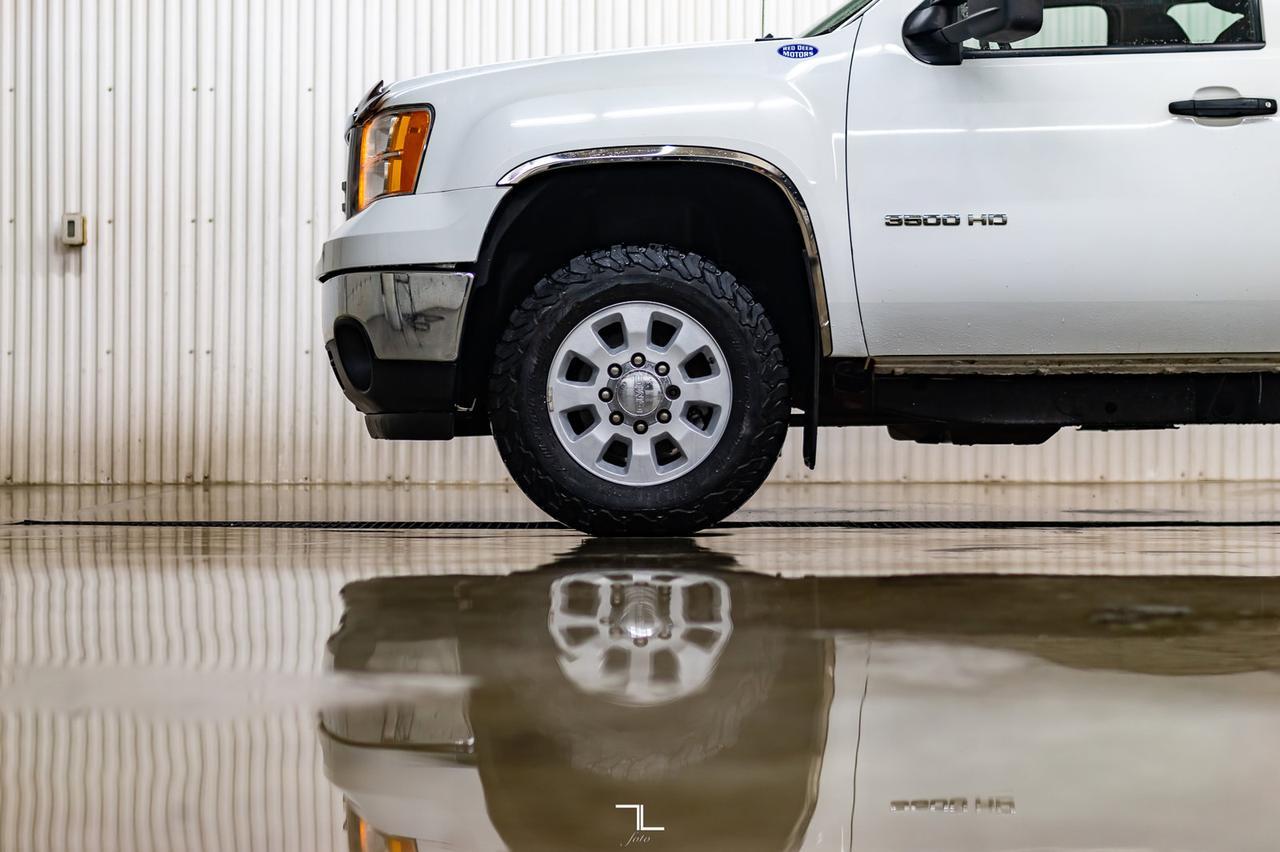 2011 GMC Sierra 3500HD 4x4 Crew Cab SLE Deck Red Deer AB