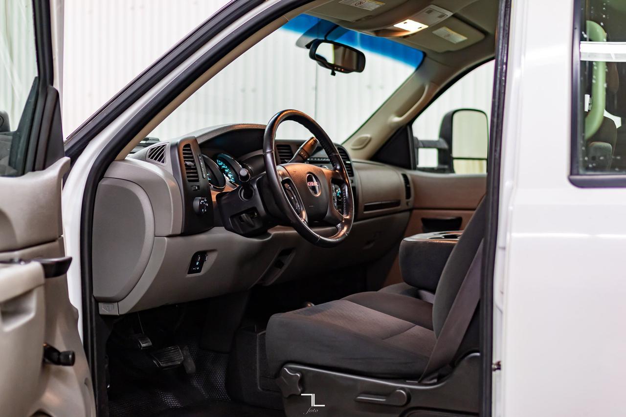 2011 GMC Sierra 3500HD 4x4 Crew Cab SLE Deck Red Deer AB