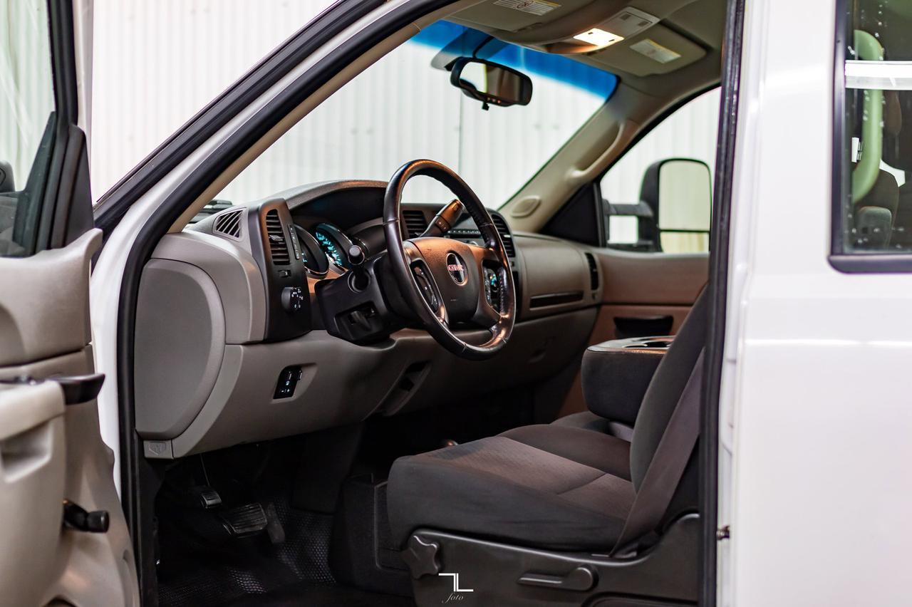 2011 GMC Sierra 3500HD 4x4 Crew Cab SLE Deck Red Deer AB