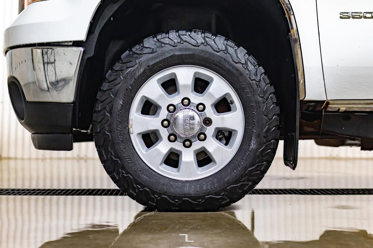 2011 GMC Sierra 3500HD 4x4 Crew Cab SLE Deck Red Deer AB