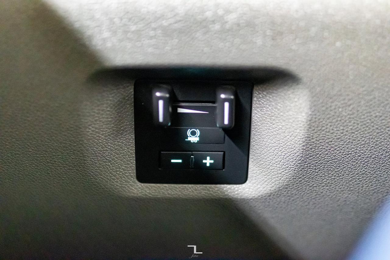 2011 GMC Sierra 3500HD 4x4 Crew Cab SLE Deck Red Deer AB