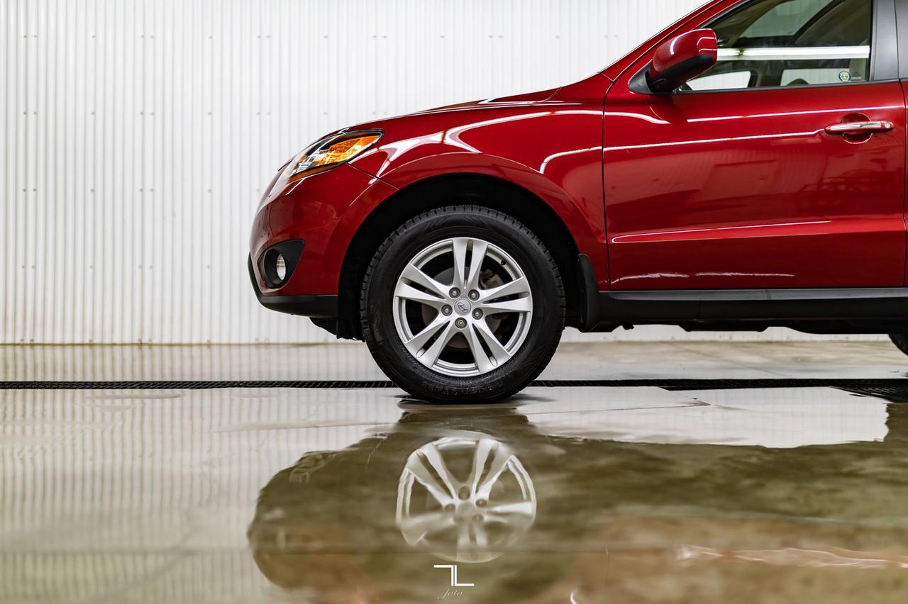 2011 Hyundai Santa Fe AWD Limited Leather Roof Nav Red Deer AB