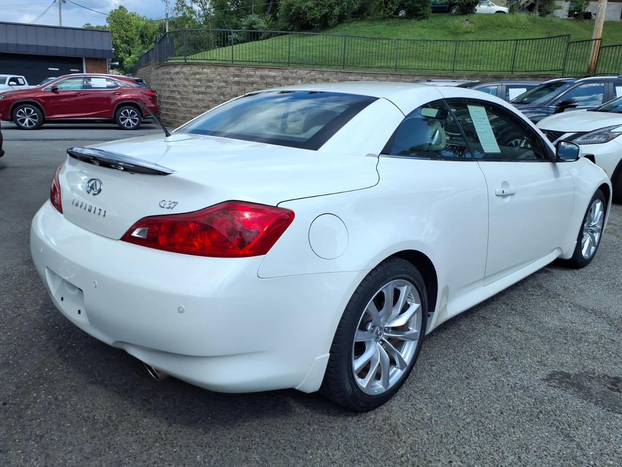 2011 INFINITI G37 Convertible Base