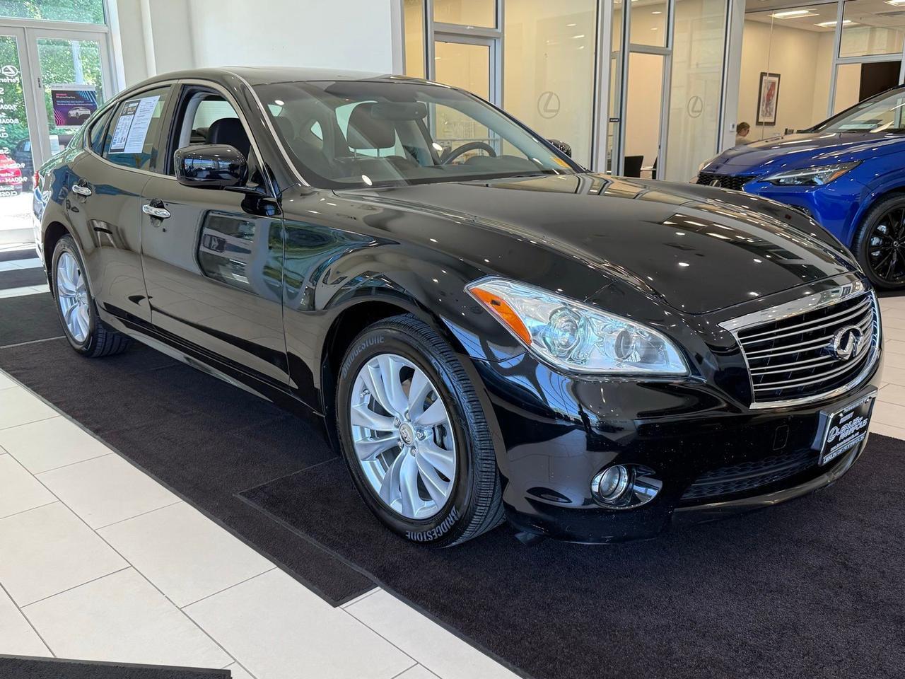 2011 INFINITI M56 X