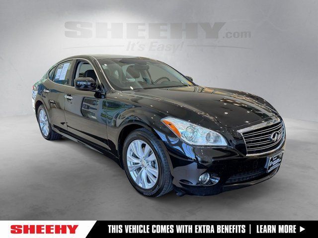 2011 INFINITI M56