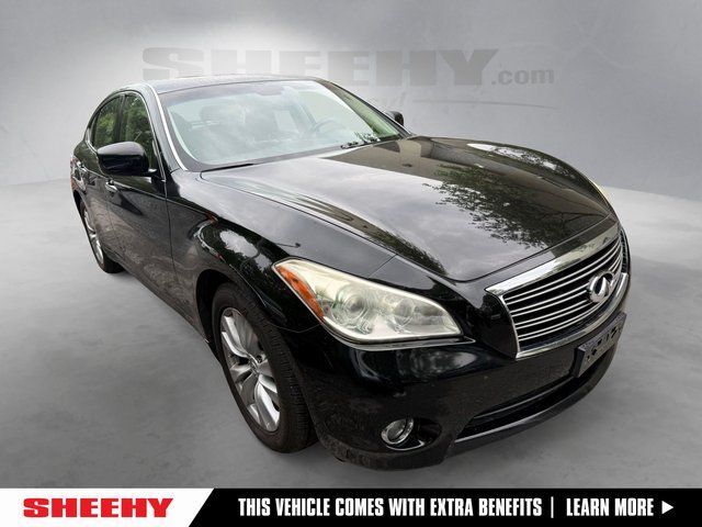 2011 INFINITI M56