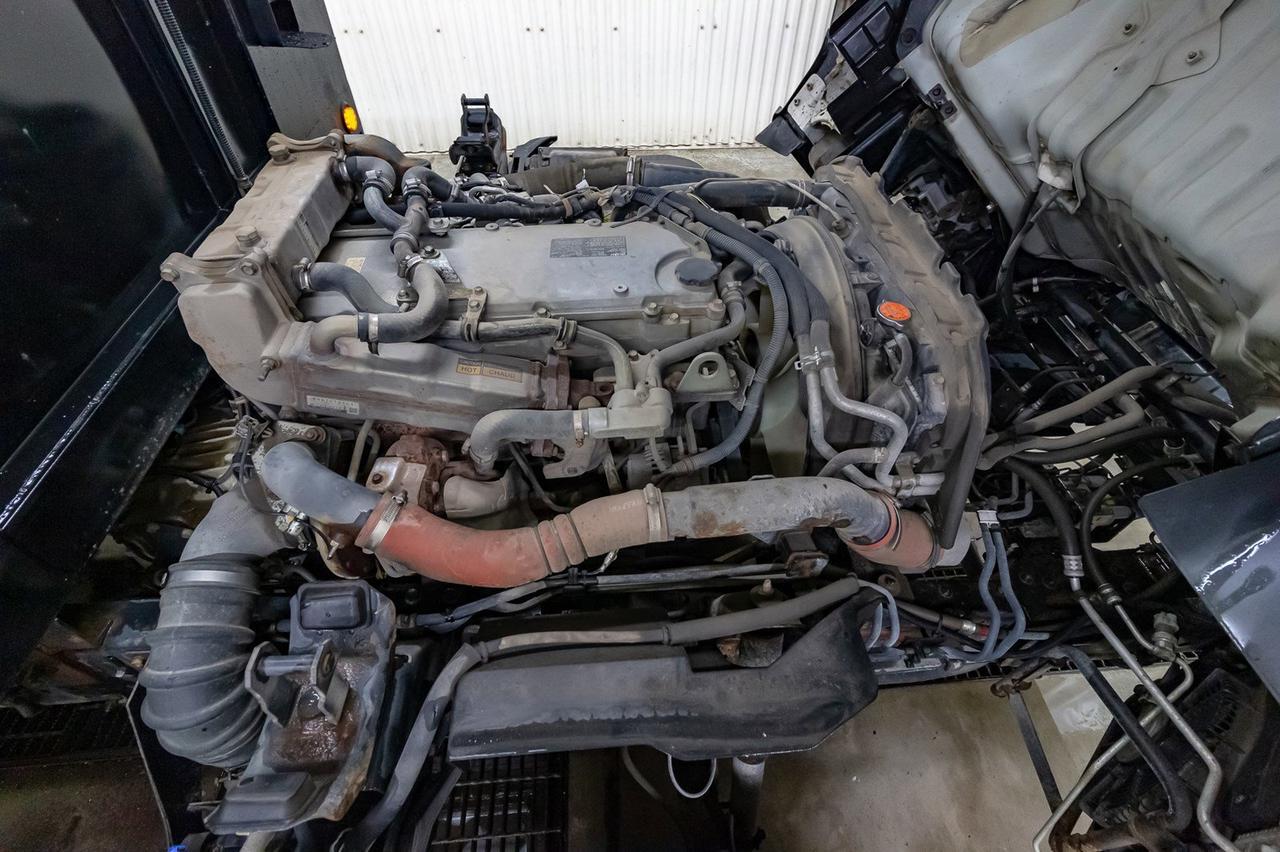 2011 ISUZU NPR REG CAB TILT CAB DECK Red Deer AB