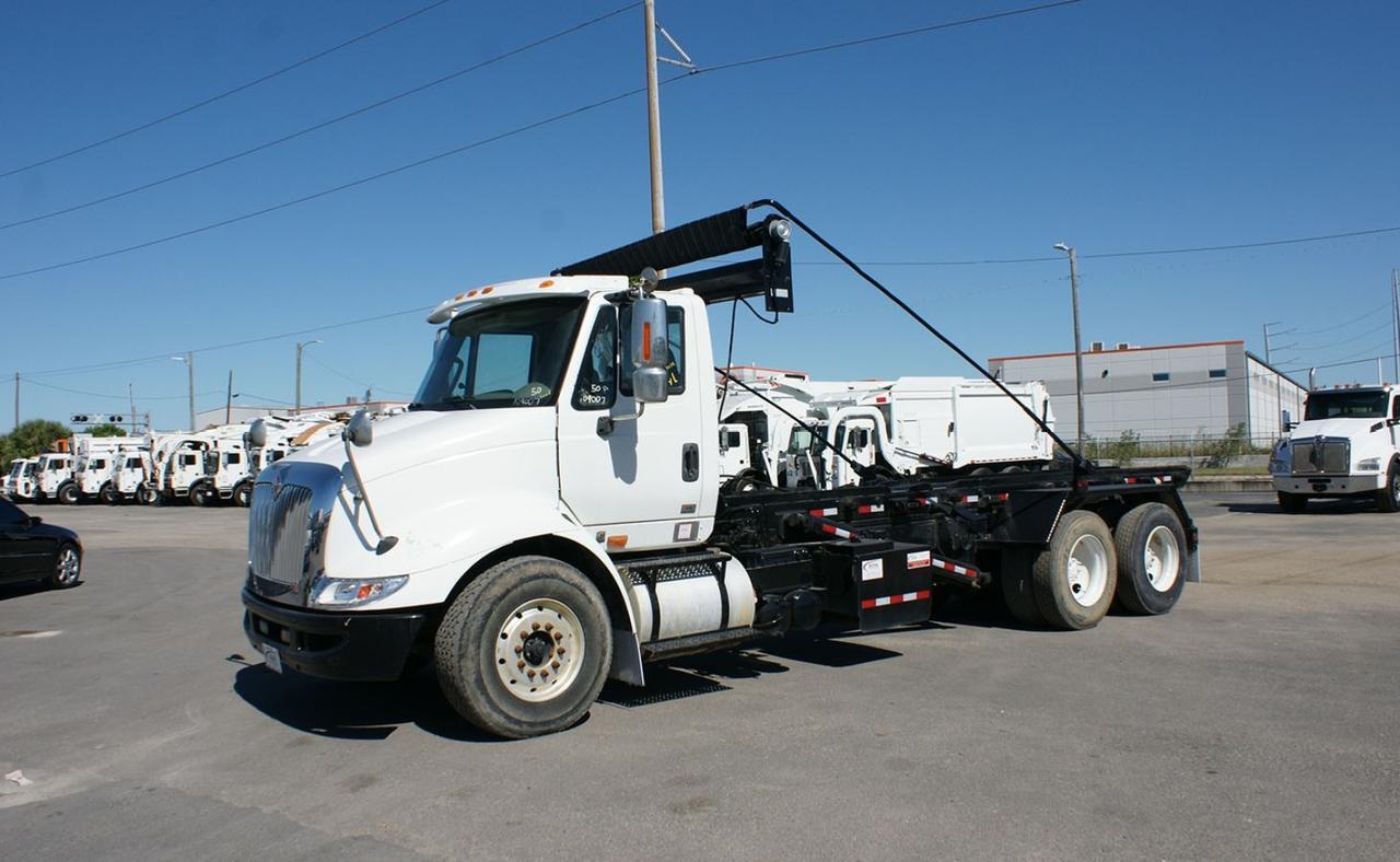 2011 International 8600 60,000 lb. Galbreath Roll-off Truck Tampa FL