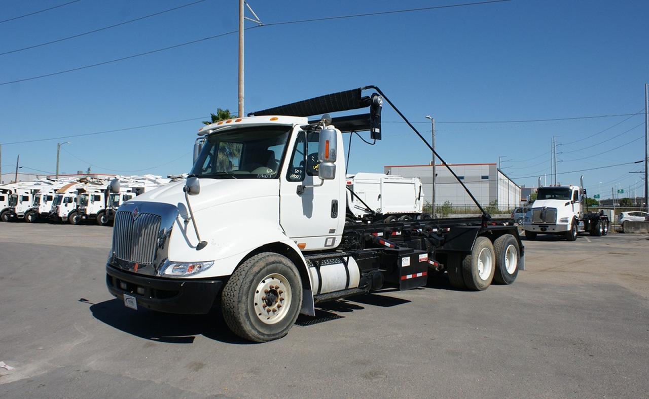 2011 International 8600 60,000 lb. Galbreath Roll-off Truck Tampa FL