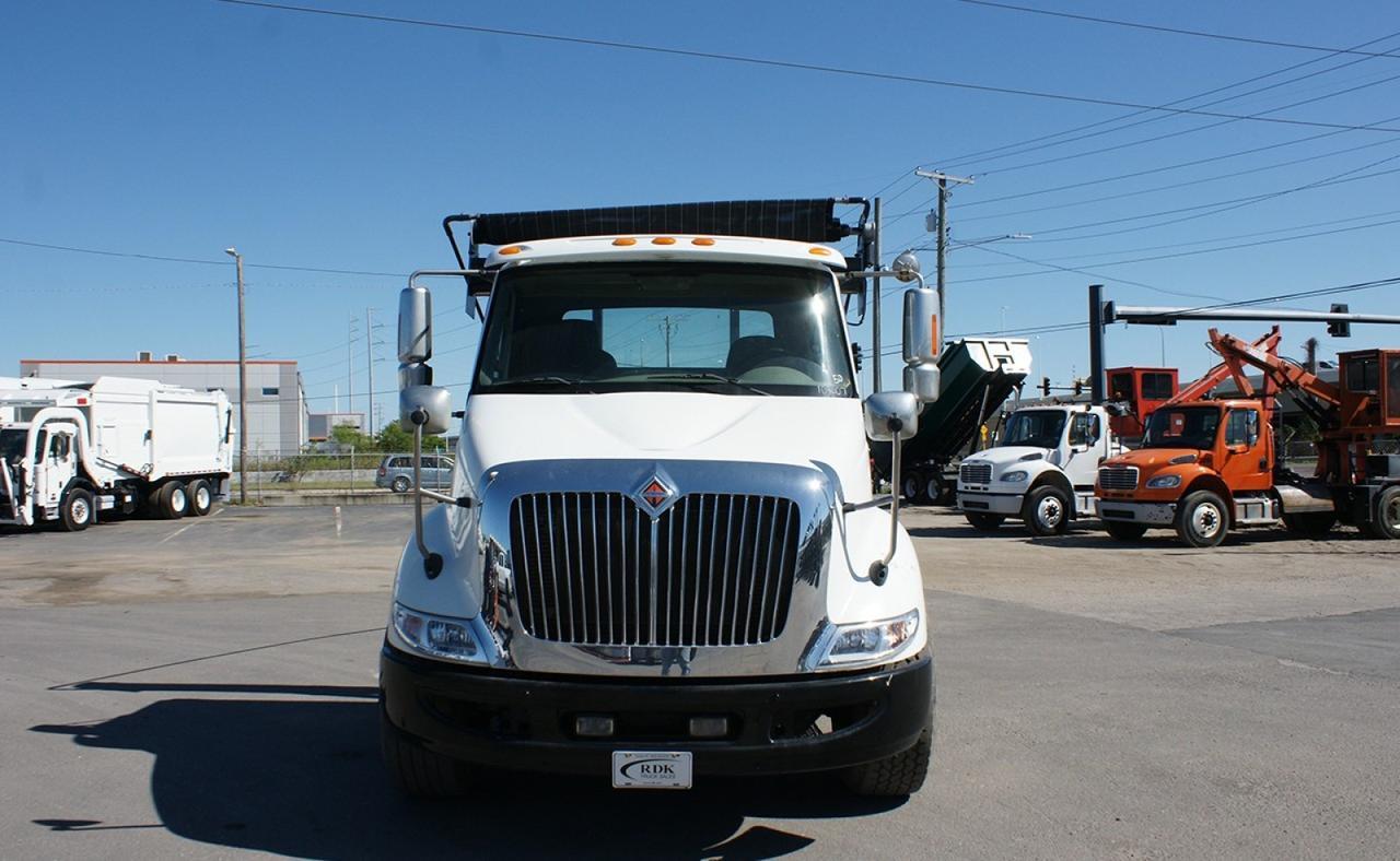 2011 International 8600 60,000 lb. Galbreath Roll-off Truck Tampa FL